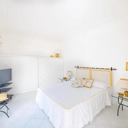 Le Tuie By Elite Capri