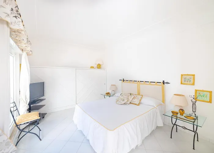 Le Tuie By Elite Capri